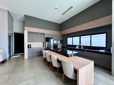Casa de Condomínio com 3 Quartos à venda, 200m² no Shopping Park, Uberlândia