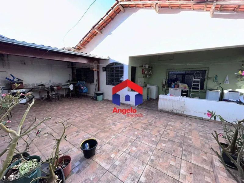 Casa com 3 quartos — Santa Mônica, Belo Horizonte