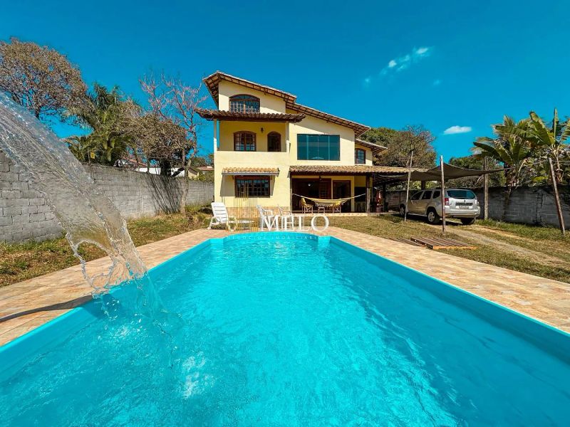 Casa com 4 quartos — Braúnas, Belo Horizonte