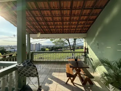 Sobrado com 3 Quartos à venda, 160m² no Vila Zezé, Jacareí
