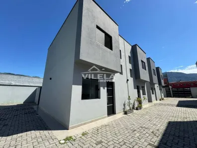 Casa de Condomínio com 2 Quartos à venda, 78m² no Balneário Copacabana, Caraguatatuba