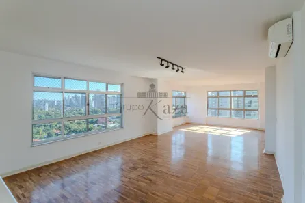 Apartamento com 3 Quartos para alugar, 240m² no Cerqueira César, São Paulo