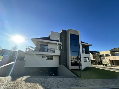 Casa de Condomínio com 4 Quartos à venda, 600m² no Uberaba, Curitiba