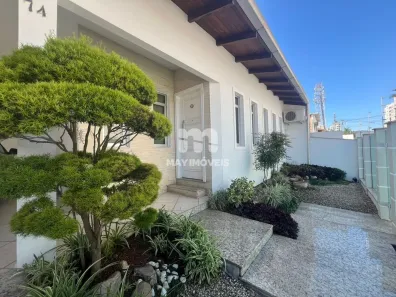 Casa com 3 Quartos para venda ou aluguel, 198m² no São João, Itajaí