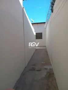 Casa com 2 Quartos para alugar, 45m² no Jardim Patrícia, Uberlândia