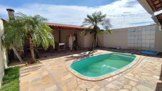 Casa com 3 Quartos para venda ou aluguel, 200m² no Nova Uberlândia, Uberlândia