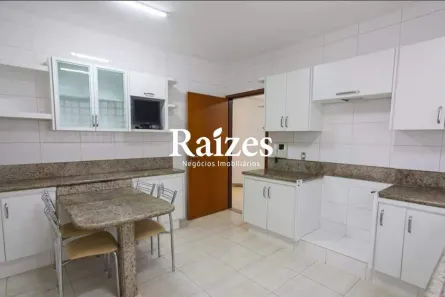 Casa com 5 Quartos para alugar, 320m² no Cidade Jardim, Uberlândia