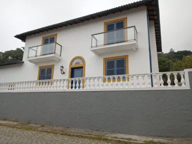 Casa com 4 Quartos à venda, 280m² no Valparaíso, Petrópolis