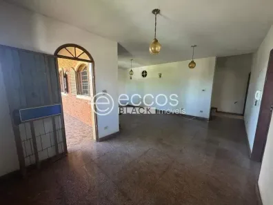 Casa com 3 Quartos à venda, 274m² no Tabajaras, Uberlândia
