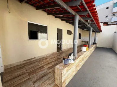 Casa com 2 Quartos para alugar, 70m² no Santa Mônica, Uberlândia