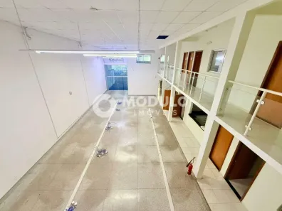 Ponto Comercial para alugar, 400m² no Santa Mônica, Uberlândia