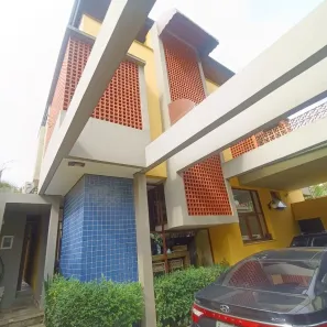 Sobrado com 4 Quartos à venda, 350m² no Cidade São Francisco, São Paulo
