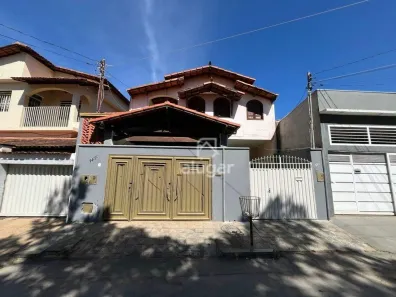 Casa com 3 Quartos para alugar, 180m² no Vila Guilhermina, Montes Claros