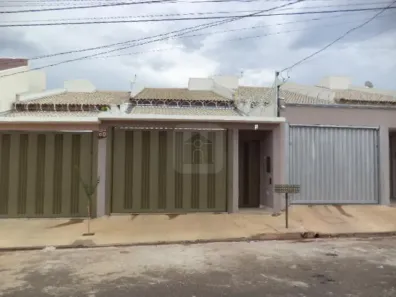 Casa com 2 Quartos para alugar, 71m² no Jardim Europa, Uberlândia
