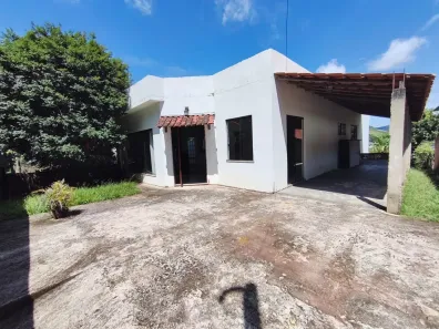 Casa com 3 Quartos para alugar, 120m² no São Francisco, Valença