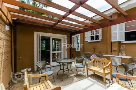 Casa com 2 Quartos à venda, 250m² no Espírito Santo, Porto Alegre