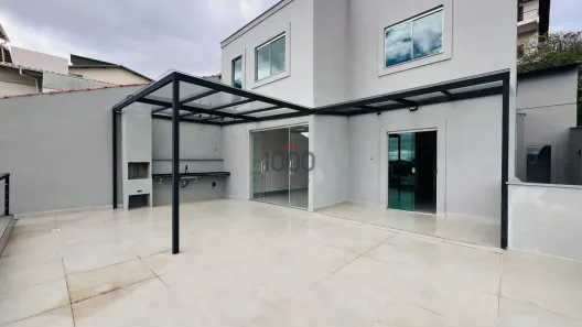 Casa com 3 Quartos à venda, 297m² no São Pedro, Juiz de Fora
