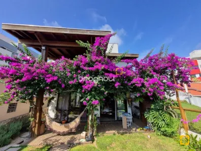 Casa com 3 Quartos à venda, 236m² no Coqueiros, Florianópolis