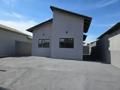 Casa de Condomínio com 3 Quartos à venda, 95m² no Jardim Decolores, Trindade