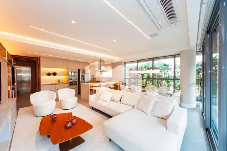 Apartamento com 3 Quartos para alugar, 152m² no Água Verde, Curitiba