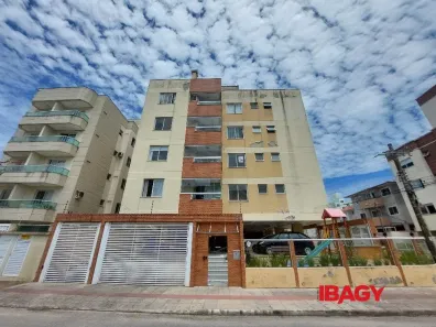 Apartamento com 2 Quartos para alugar, 69m² no Pagani, Palhoça