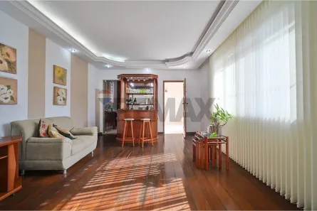 Casa com 3 Quartos à venda, 350m² no Santa Cecília, Juiz de Fora