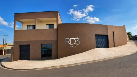 Sobrado com 2 Quartos à venda, 160m² no Conjunto Habitacional Collor de Melo, Cambé