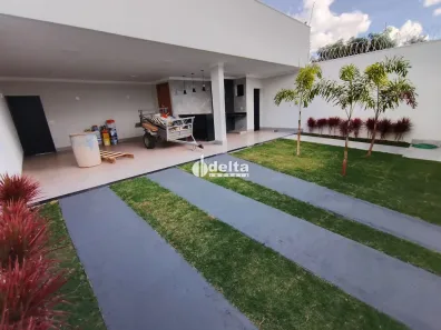 Casa com 3 Quartos à venda, 160m² no Jardim Patrícia, Uberlândia