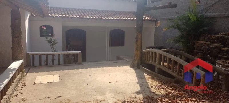 Casa com 3 quartos — Santa Mônica, Belo Horizonte
