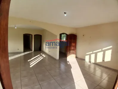 Sobrado com 6 Quartos para alugar, 251m² no Jardim Primavera, Jacareí