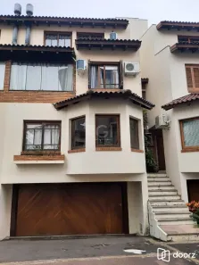 Casa de Condomínio com 4 Quartos à venda, 254m² no Vila Assunção, Porto Alegre