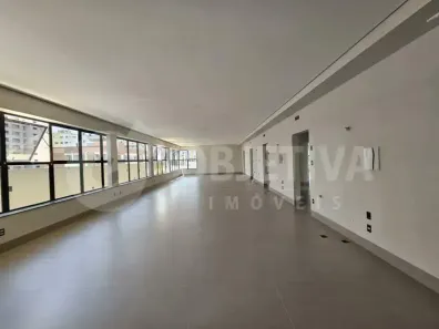 Sala Comercial para alugar, 392m² no Saraiva, Uberlândia