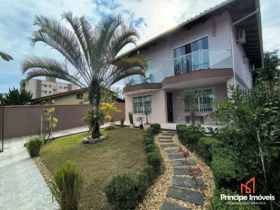 Casa com 4 Quartos à venda, 294m² no Floresta, Joinville
