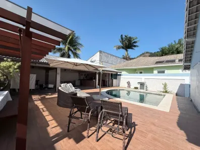 Casa de Condomínio com 3 Quartos para venda ou aluguel, 280m² no Jacarepaguá, Rio de Janeiro