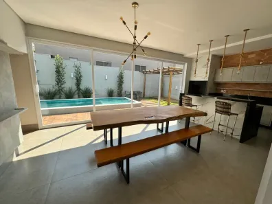 Casa de Condomínio com 3 Quartos para venda ou aluguel, 210m² no Jardim Imperial, Cuiabá