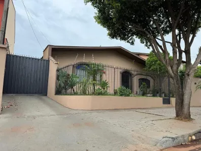 Casa com 3 Quartos para alugar, 284m² no Jardim Shangri-la A, Londrina