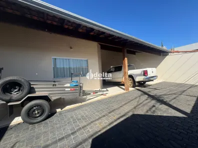 Casa com 3 Quartos à venda, 360m² no Segismundo Pereira, Uberlândia