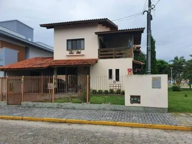 Casa com 3 Quartos à venda, 243m² no Carianos, Florianópolis