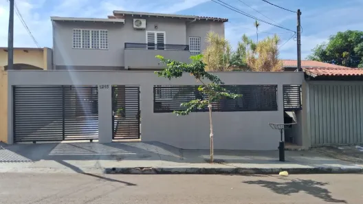 Casa com 4 Quartos à venda, 293m² no Califórnia, Londrina