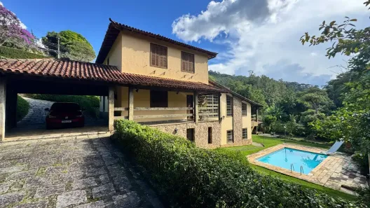 Sobrado com 6 Quartos à venda, 380m² no Itaipava, Petrópolis