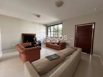 Casa com 4 Quartos à venda, 330m² no Jardim Karaíba, Uberlândia