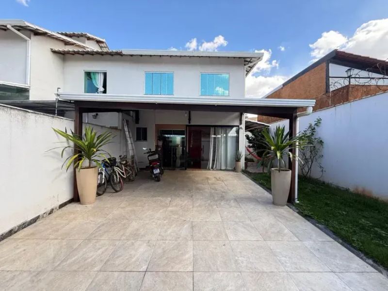Casa com 3 quartos — Santa Amélia, Belo Horizonte