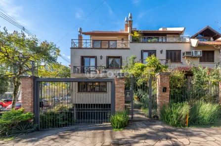 Casa de Condomínio com 3 Quartos à venda, 335m² no Três Figueiras, Porto Alegre