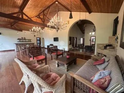 Casa com 4 Quartos para alugar, 243m² no Serra, Teresópolis