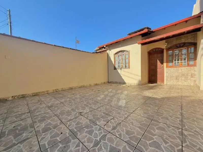 Casa com 2 quartos — Santa Amélia, Belo Horizonte
