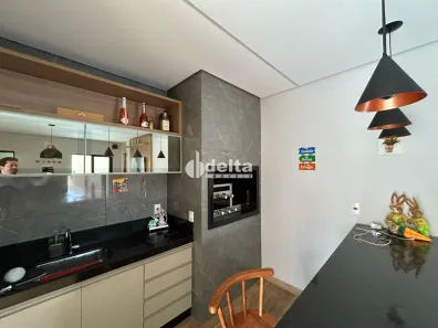 Casa com 3 Quartos à venda, 180m² no Novo Mundo, Uberlândia