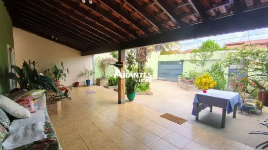 Casa com 2 Quartos à venda, 147m² no Granada, Uberlândia