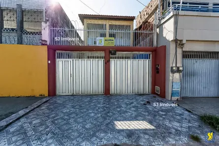 Casa com 3 Quartos para alugar, 220m² no Jardim Iracema, Fortaleza