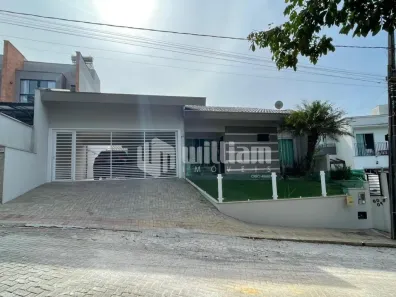 Casa com 3 Quartos para alugar, 196m² no São Pedro, Brusque