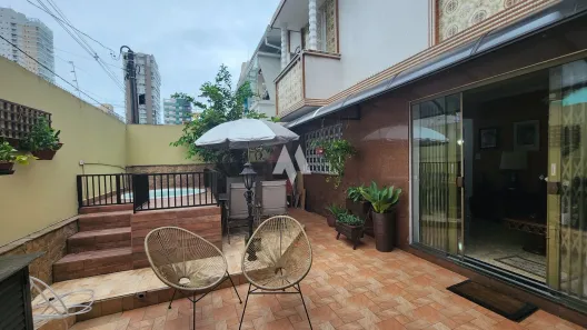 Casa com 3 Quartos para alugar, 165m² no Embaré, Santos